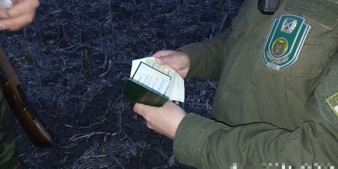 В саратовских лесах охотник напал на охотинспектора